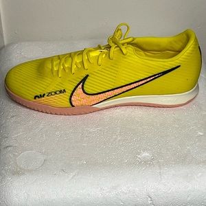 NIKE ZOOM VAPOR 15 ACADEMY IC "INDOOR SOCCER CLEATS" YELLOW SZ 12